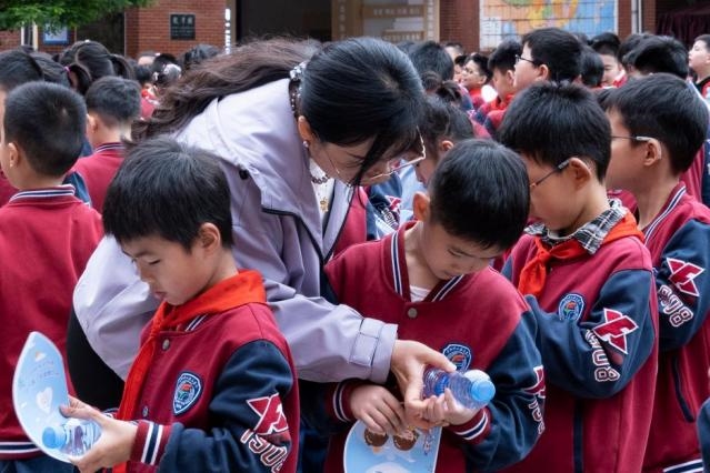 水润童心,爱传赣鄱!润田翠六年公益之路,守护近76万少年健康成长!